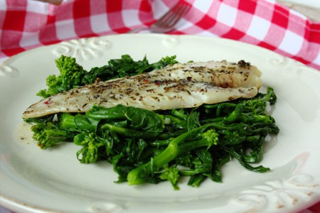 Filetes de paloco com grelos salteados